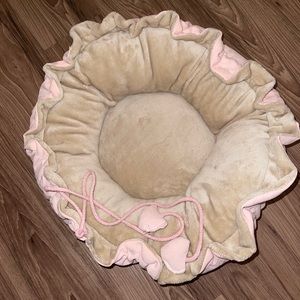 Whisker city cat bed